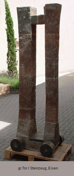 Großes Tor, Steinzeug/ Eisen